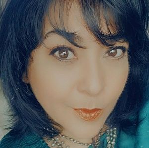 Meet your Posher, Debbie